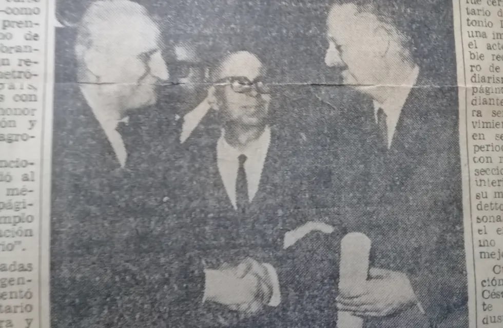Premio para el señor Del Giusti de diario Los Andes en 1967
