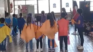 Videos: la cocina de una escuela en San Martín explotó en medio de un acto, a metros de los niños. Foto: Captura Video Facebook