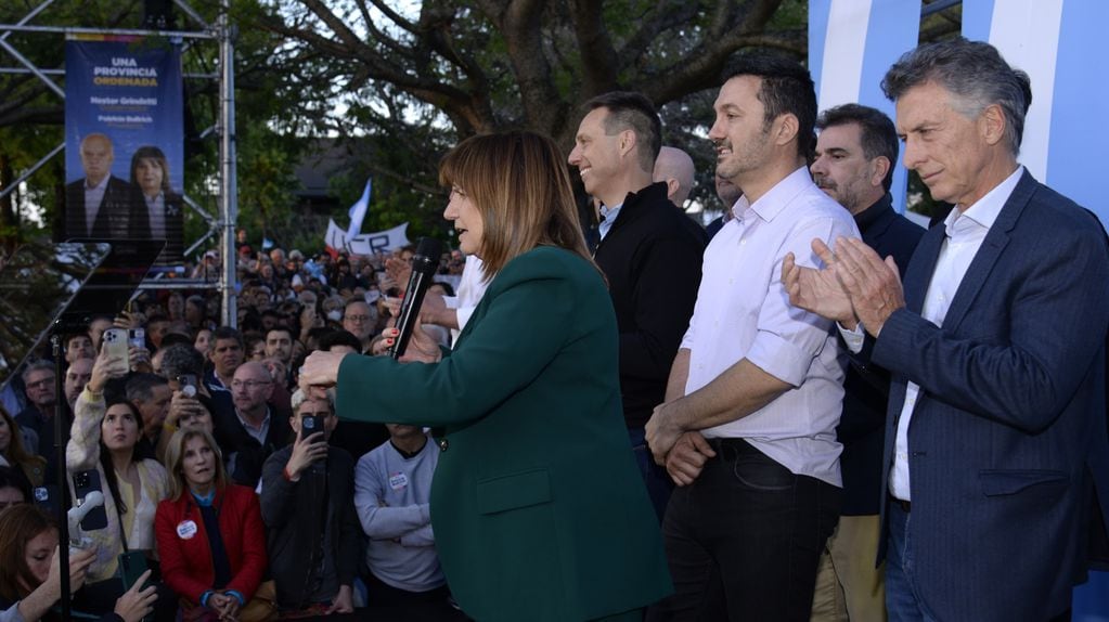 Patricia Bullrich cerró su campaña este jueves en un acto en Lomas de Zamora junto a Mauricio Macri y otros candidatos de Juntos por el Cambio.