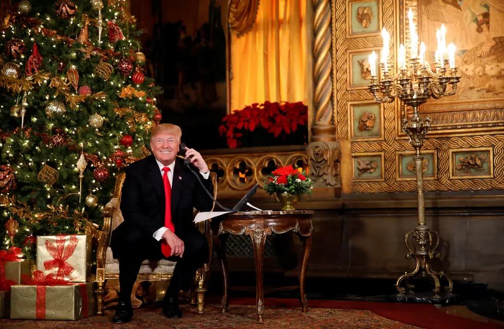El expresidente Donald Trump en su casa de Mar-a-Lago durante su presidencia, en un evento de Navidad. Imagen de archivo.