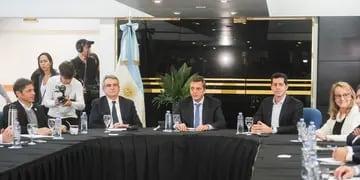 Reunión de gobernadores en el CFI con la fórmula presidencial de Unión por la Patria