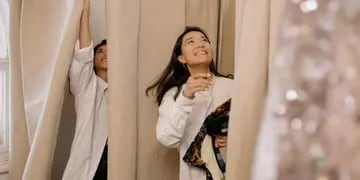 Video: así es el truco para que no se abran las cortinas en el probador de ropa