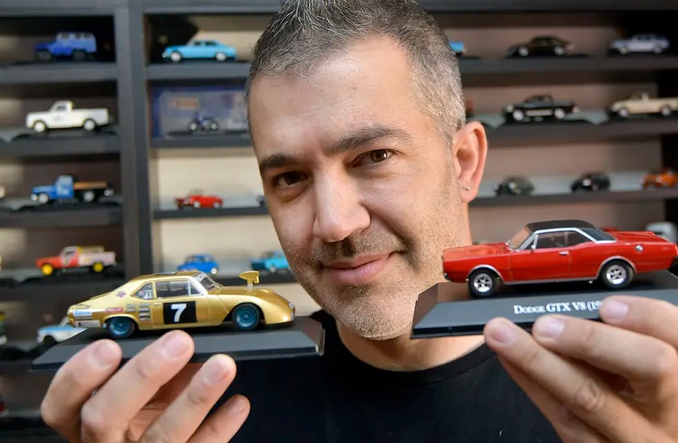 Rubén Aleci (43) coleccionista de autos a escalaFoto: Orlando Pelichotti