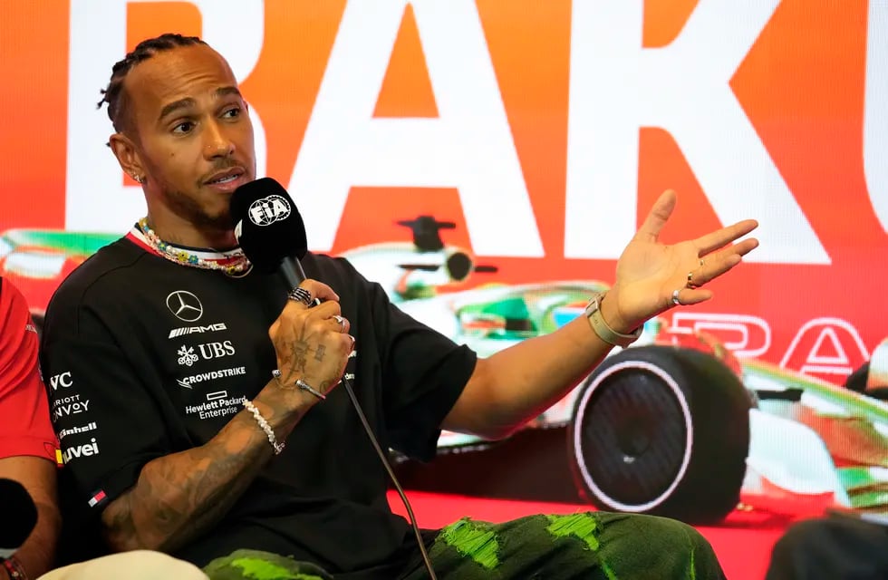 Lewis Hamilton (Mercedes) es seducido por Ferrari para unirse en 2024 a la escudería. (AP Foto/Sergei Grits)