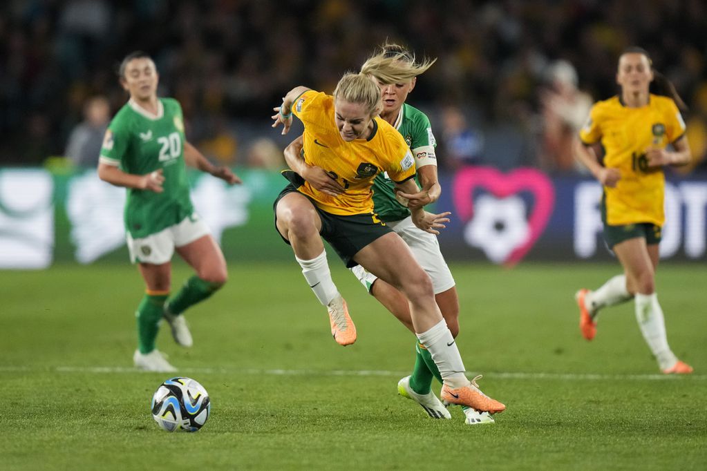 Australia derrotó a Irlanda y arrancó con el pie derecho el Mundial. (AP Foto/Rick Rycroft)