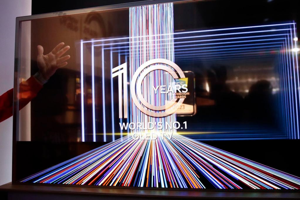 LG presentó su nueva línea de pantallas donde destaca una transparente. Foto: EFE