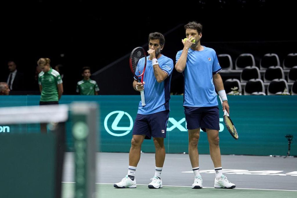 González y Zeballos se la juegan en el dobles. 
