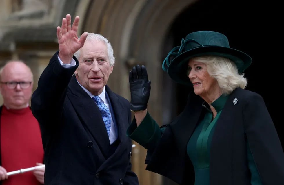 El monarca británico reapareció en público tras su diagnóstico de cáncer. Foto Mirror.
