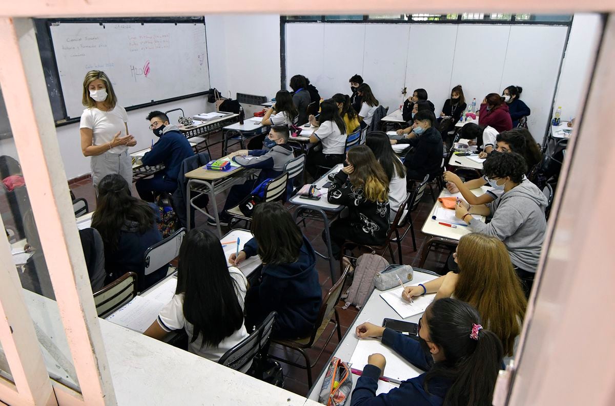Varias aulas del Nivel Medio lucen saturadas de estudiantes. Foto: Orlando Pelichotti / Los Andes