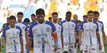 Godoy Cruz perdió 3-0 frente a los bahienses, con goles de Sills, Blanco y Borja, y se está despidió del Malvinas con una derrota.