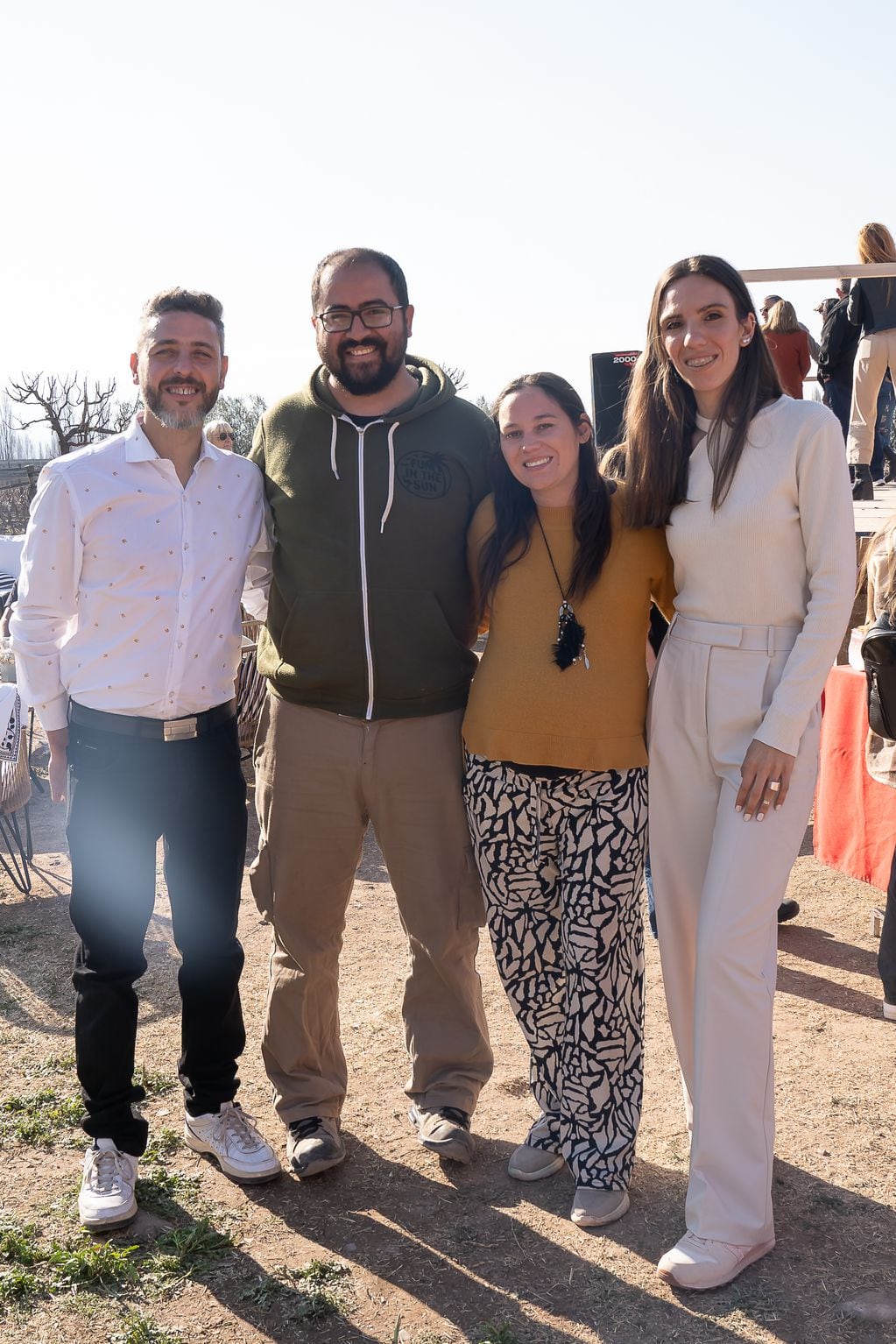 Franco Taricco y Julieta Lara junto a los fundadores de Generando Puentes, Daniel Mansón y Suyai Peña.