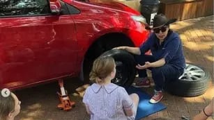 Una escuela de Australia enseña a cambiar ruedas