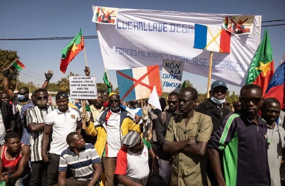Protestas en Burkina Faso durante el mes de febrero pidiendo a Francia que retire a sus soldados del país.