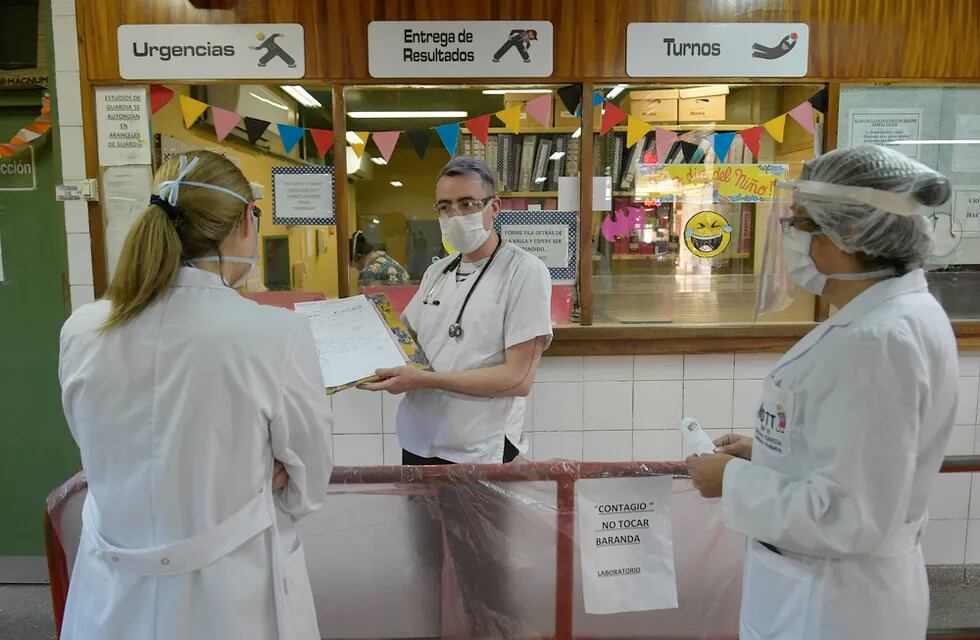 En el Hospital Notti explicaron que entre marzo, abril y mayo tuvieron 10 enfermos de Covid-19. Ayer tenían 28 pacientes. Foto: Orlando Pelichotti  / Los Andes