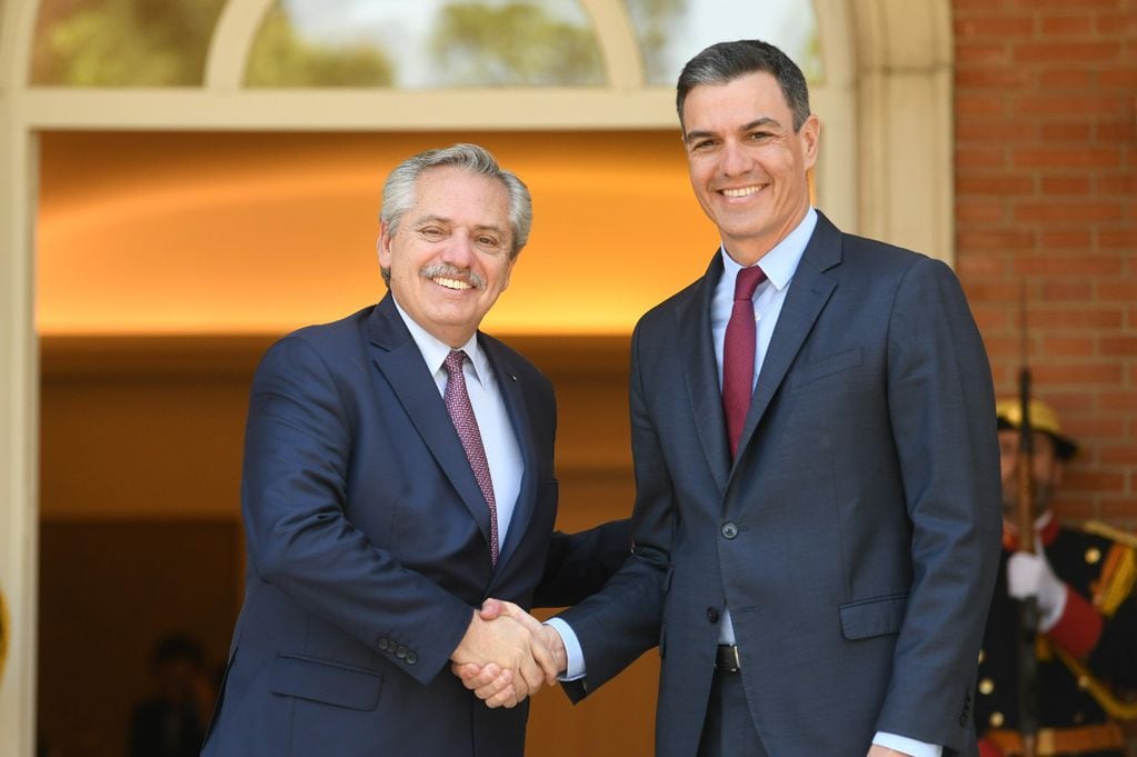 Alberto Fernández con el presidente del gobierno español Pedro Sánchez. / Presidencia