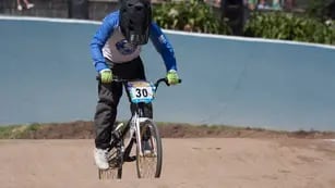 Tiene 8 años, puede ser campeón argentino de BMX y le robaron la bicicleta. Foto: Getileza.