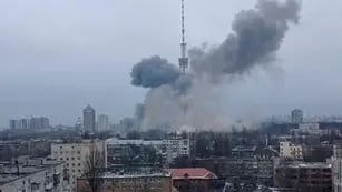 Bombardeo de Rusia a la torre de televisión de Kiev, en Ucrania