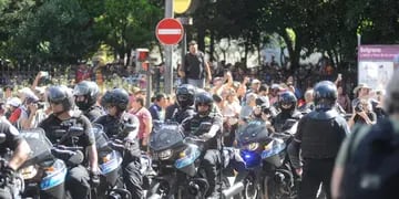 Manifestación de organizaciones sociales y piqueteros en la Ciudad de Buenos Aires