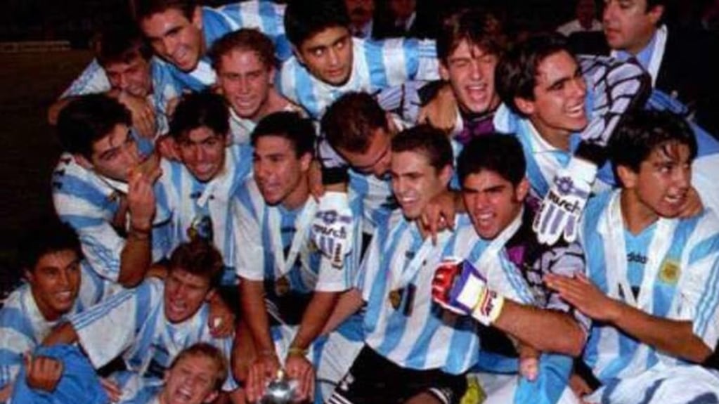 Uno de los tantos planteles de José Pekerman, emblema máximo del fútbol juvenil argentino. Foto: Twitter @jpsorin6