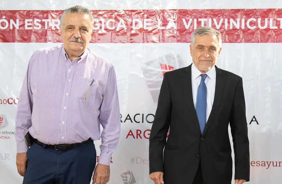 Eduardo Sancho a la izquierda, ex presidente de Fecovita, y José Zuccardi, presidente de Coviar.