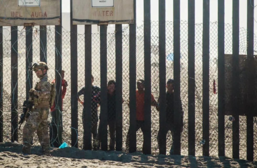 Corte Suprema de EEUU reactiva política migratoria de Trump "Quédate en México". Gentileza / Banca y Negocios