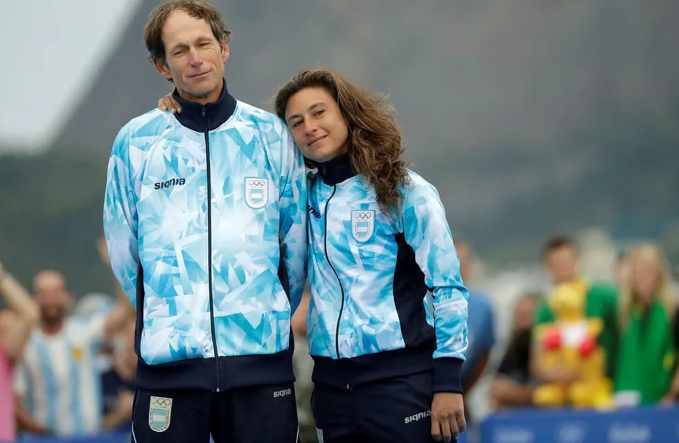 Santiago Lange y Cecilia Carranza llevarán la bandera nacional en la apertura de los Juegos Olímpicos de Tokio. (AP)