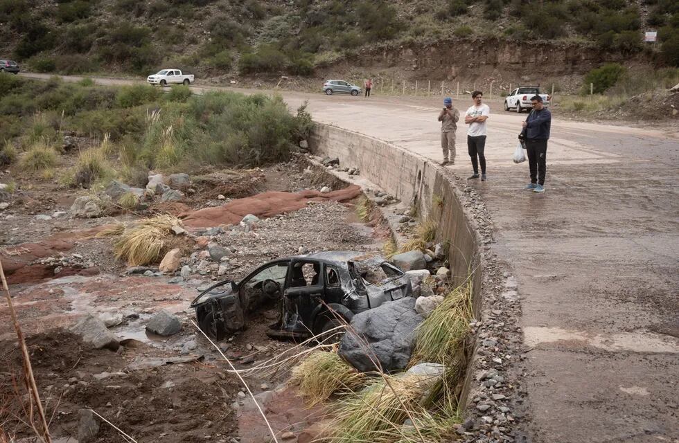 Tres personas fallecieron y otras dos permanecen internadas en grave estado. Foto: Ignacio Blanco / Los Andes