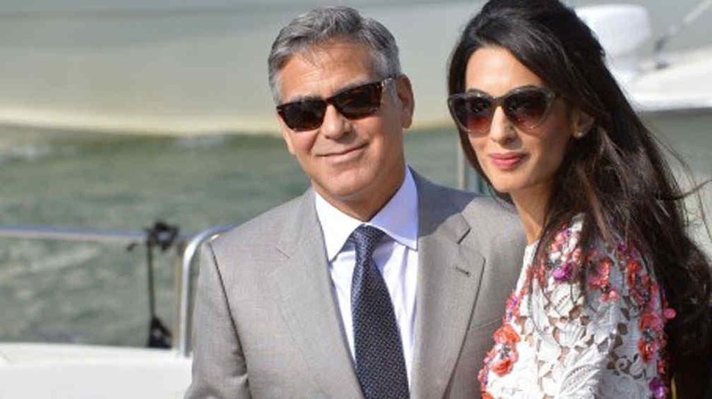 George Clooney y su esposa Amal Alamuddin  (Foto: huffingtonpost.co.uk/ Getty Images)