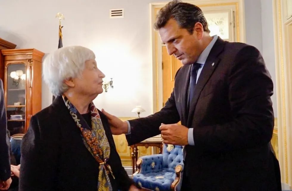 Secretaria del Tesoro de los Estados Unidos, Janet Yellen, junto a Sergio Massa.