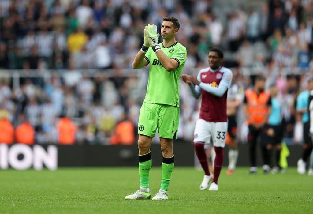 Dibu Martínez pidió perdón a los hinchas del Aston Villa, tras la goleada ante Newcastle