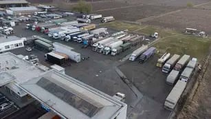 Camiones esperando pasar a Chile