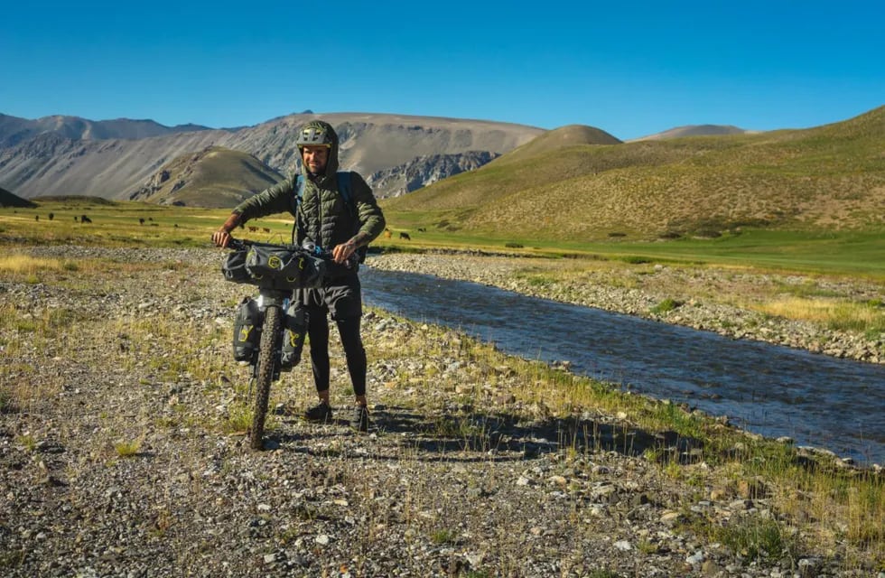 Gonzalo empezó hace 8 años a practicar bikepacking, una mezcla entre el senderismo y cicloturismo que combina con la fotografía. Foto: Gentileza