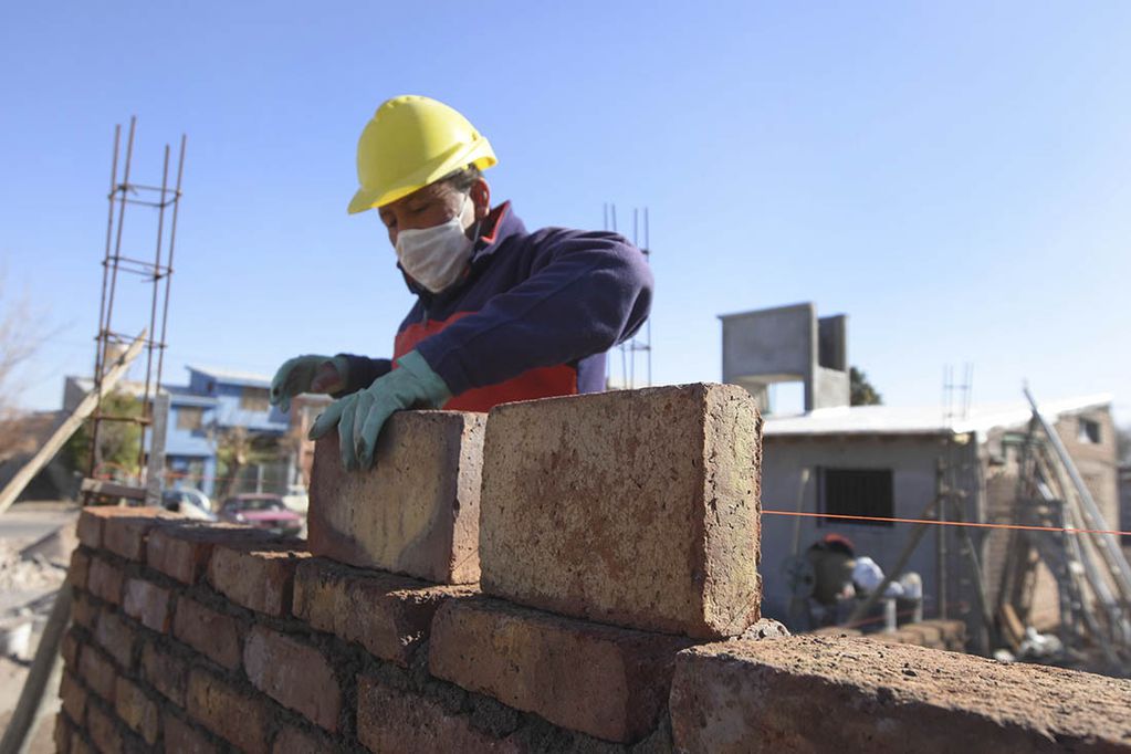 El Gobierno apuesta a la inversión pública y privada para fomentar la construcción. Hay un buen incentivo para la construcción de la primera vivienda. Foto José Gutierrez / Los Andes
