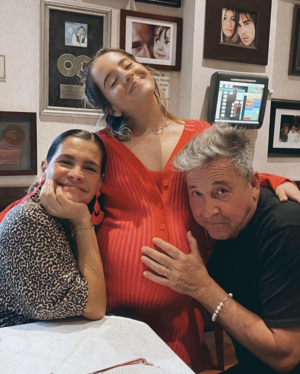 Ricardo Montaner compartió que Evaluna está a punto de ser mamá.