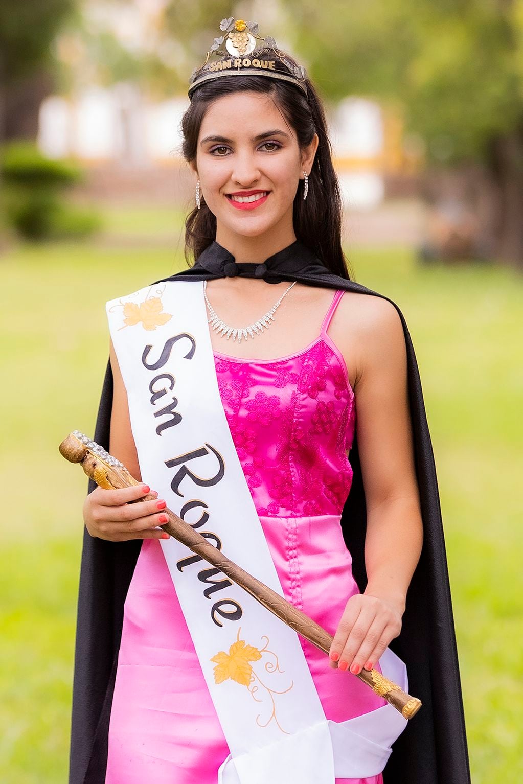 Ayelen Aguilar- Reina de San Roque 2024, 23 años, es auxiliar de farmacia, administración de clínicas y sanatorios, masajista profesional y está en el último año de Gastronomía