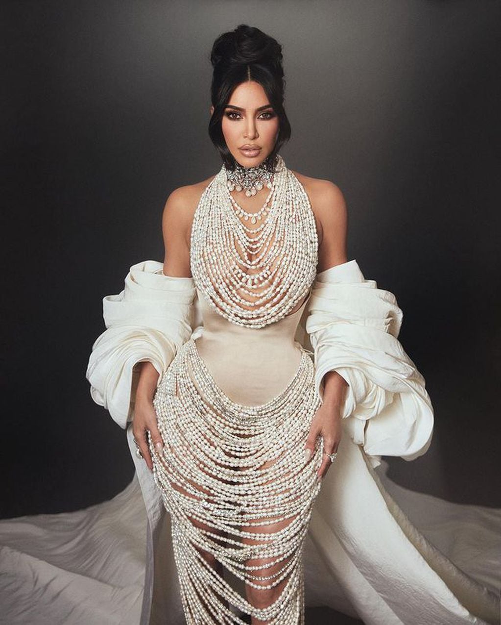 La empresaria recordó al diseñador alemán con un imponente vestido repleto de perlas en la Met Gala 2023 / Foto: Instagram