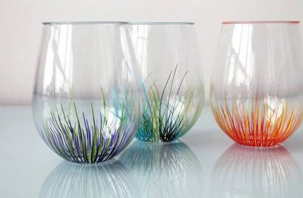 Pintá tus vasos de vidrio y convertilos en obras de arte
