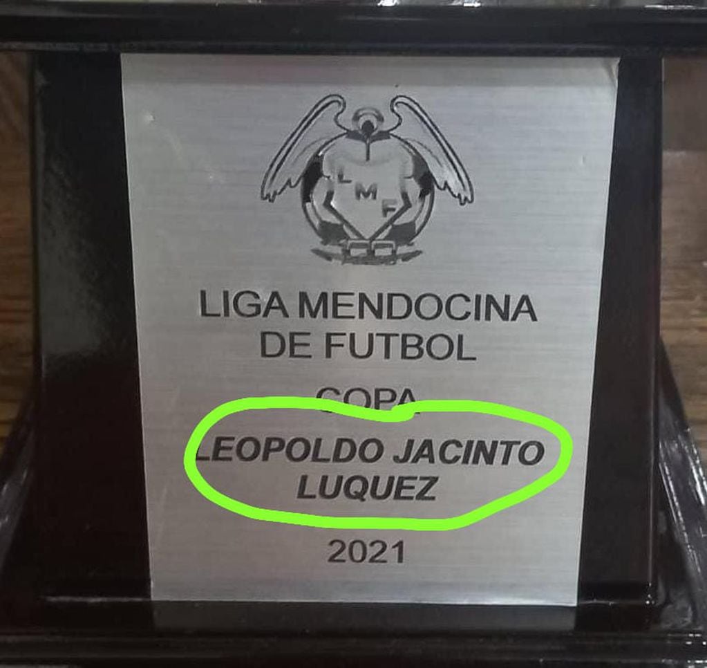 La Federación escribió: “Copa Leopoldo Jacinto Luquez”, con Z al final del apellido del futbolista.