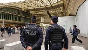 Francia evacúa aeropuertos