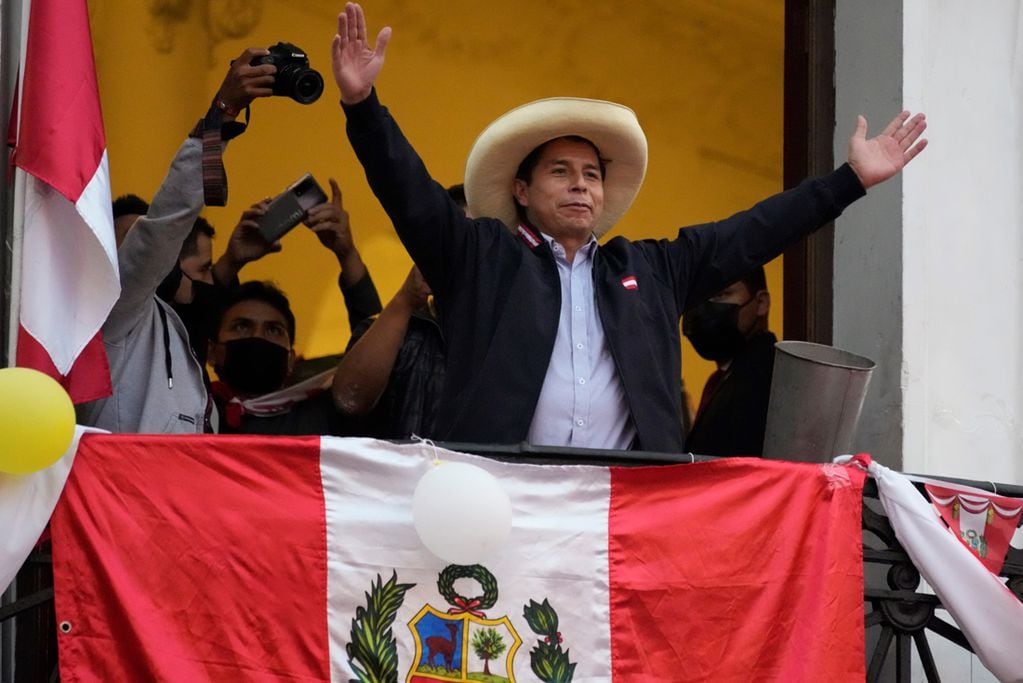 Pedro Castillo en Perú. Al cumplir siete meses en el gobierno, enfrentó su primer proceso de destitución en el Congreso. Logró sortearlo con éxito, aunque todos esperan nuevos intentos para desplazarlo. 