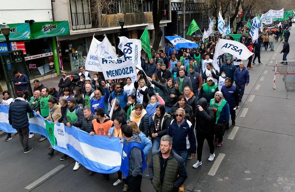 ATE anunció que volverán a protestar y hacer paro por 72 horas en Mendoza. Foto: Orlando Pelichotti / Los Andes
