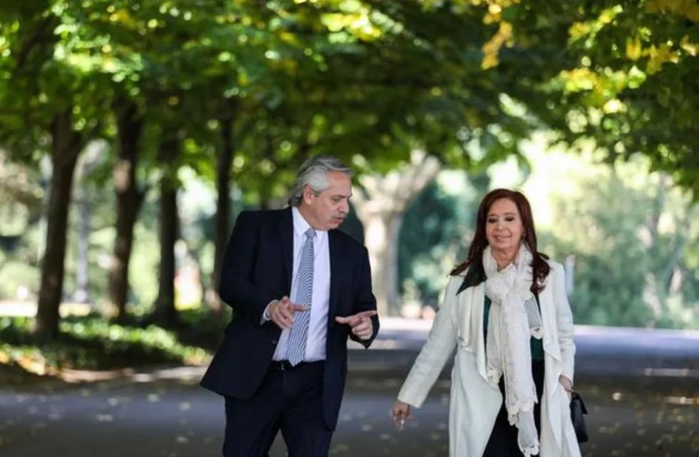 El presidente Alberto Fernández y la vicepresidenta Cristina Kirchner se reunieron a solas esta mañana en la Quinta de Olivos para analizar qué hará el Gobierno con la idea de elevar el apoyo popular en las urnas en las elecciones del 14 de noviembre próximo.