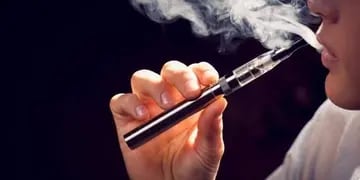 Un informe de salud señala que el uso de cigarrillos electrónicos con sabores entre los más jóvenes ya alcanzó proporciones de epidemia.