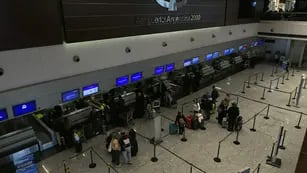 Pasajeros en el aeropuerto El Plumerillo de Mendoza