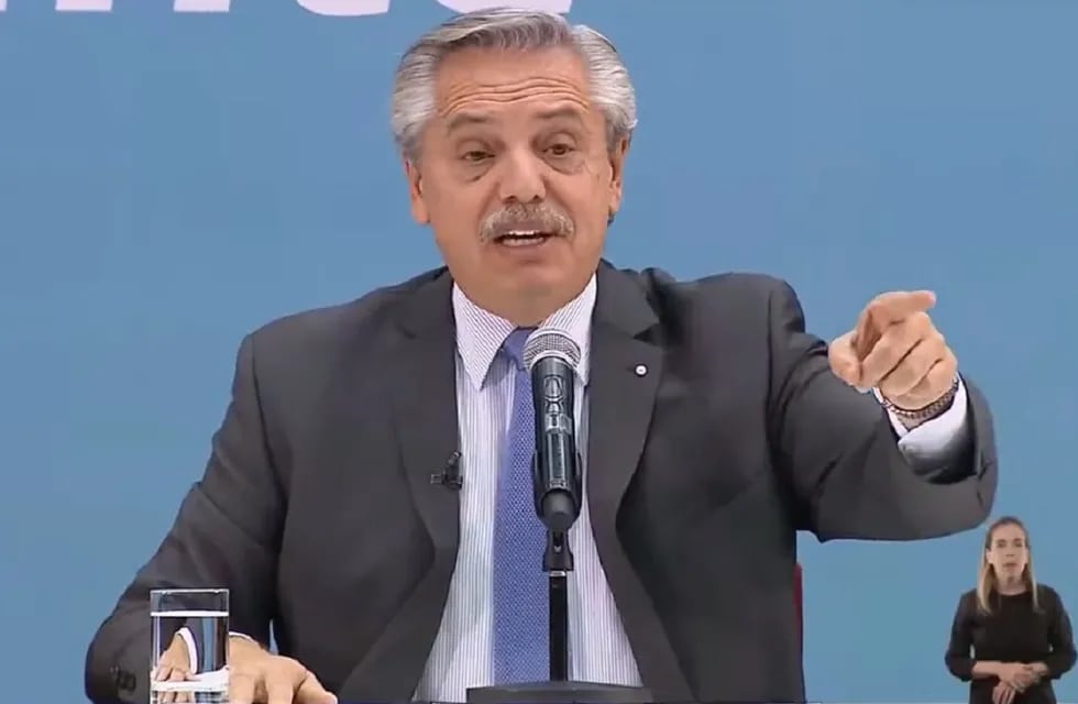 Alberto Fernández habló de "garganta profunda" en pleno acto y le llovieron los memes (Captura de video)