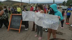 Tragedia en Potrerillos: enojados y dolidos, vecinos cortan la ruta en reclamo de puentes y obras. Foto: Ignacio Blanco / Los Andes.