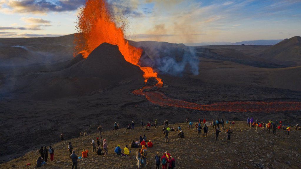 Millones de turistas aprecian los maravillosos ríos de lava desde las colinas. Gentileza / www.jujuyalmomento.com