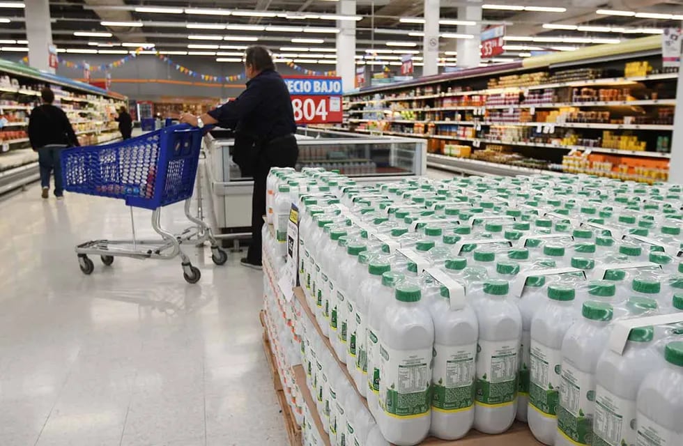 Frente al aumento en el precio de los alimentos, la demanda de los productos lácteos cayó 7,5% en los supermercados. Foto: José Gutiérrez / Los Andes