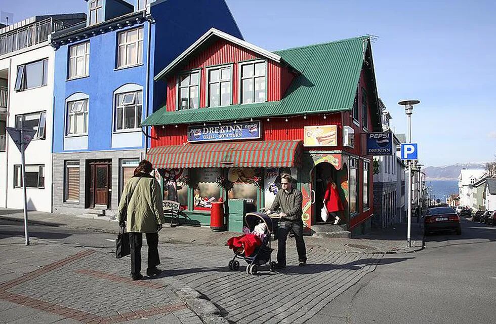 Islandia prueba la semana laboral de cuatro días y es un país con desarrollo sostenible, según la OMS.