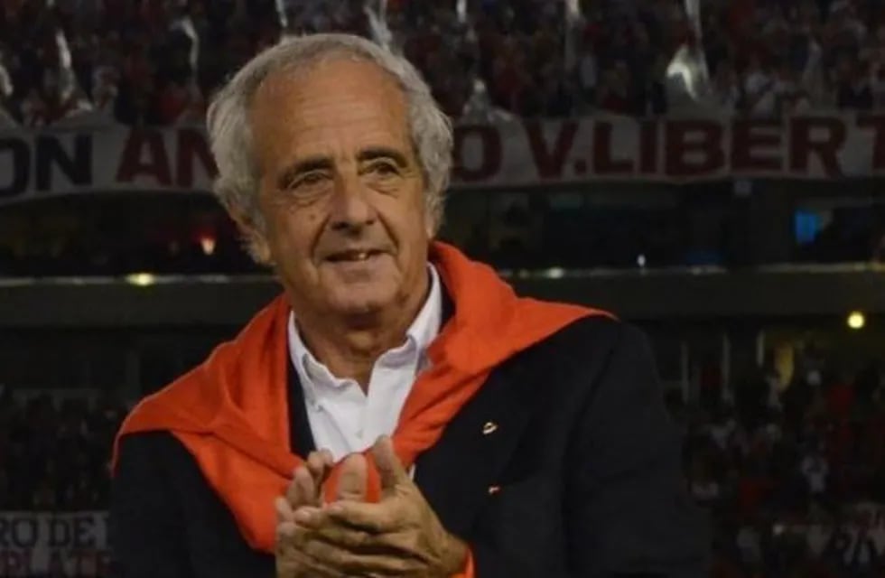 Rodolfo D'Onofrio confirmó no seguirá ligado a la vida política de River Plate y le agradeció el histórico relato: "Y va el tercero...".